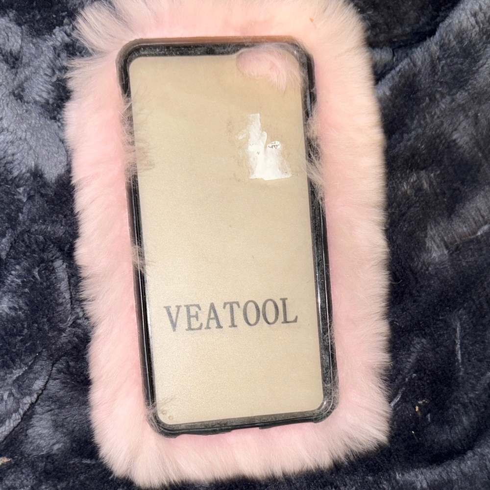 **FREE*****Fun Pink Furry Phone Case. Think Easter basket!